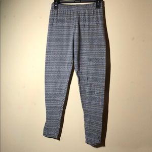 Grey patterned leggings